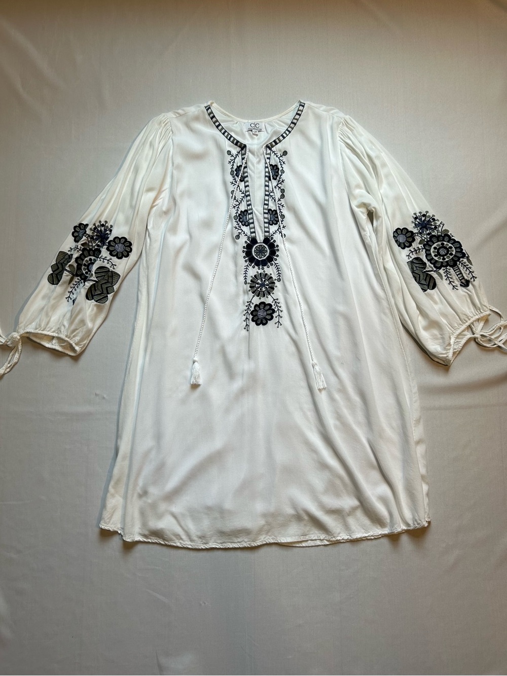 CC Chic Connection Boho Dress Embroidered Navy & White L/P FLAW